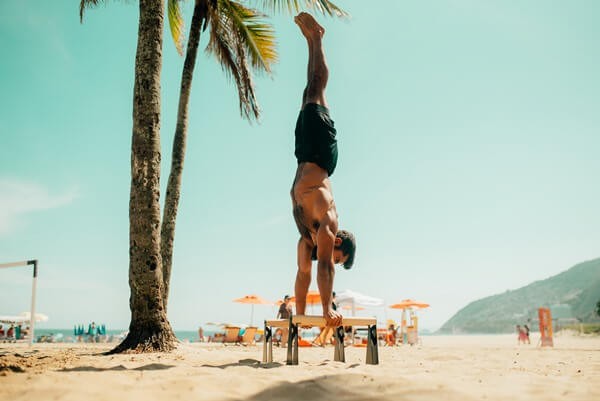 Handstand Lernen – Die Ultimative Anleitung Für Den Handstand